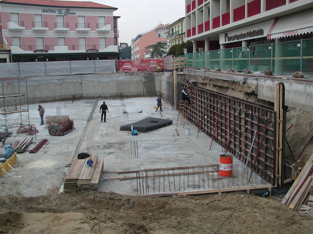 LAVORI PER LA COSTRUZIONE DI UN’AUTORIMESSA INTERRATA ED ARREDO URBANO DI PIAZZA KEPLERO