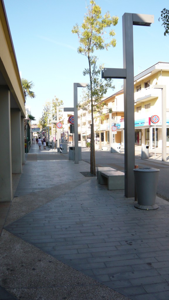 LAVORI DI RIQUALIFICAZIONE ED ARREDO DI VIALE DELLE COSTELLAZIONI A BIBIONE